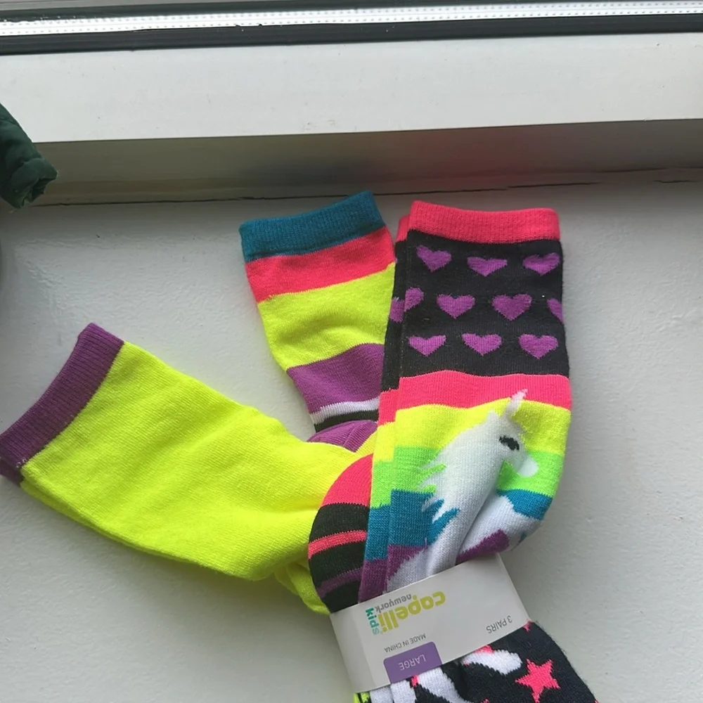 NWT Kids/Ladies Super Soft 3-pack socks Unicorn and bright colors size L